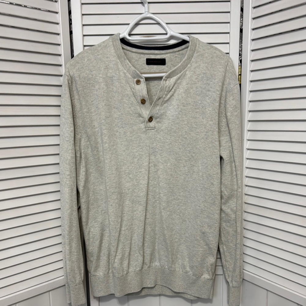 Denver Hayes Men's Light Gray Henley Sweater